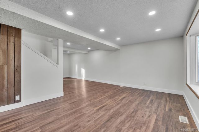 8165 Leonard Drive, Holly Township, MI 48442