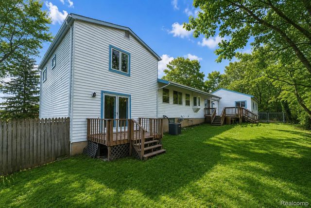 8165 Leonard Drive, Holly Township, MI 48442
