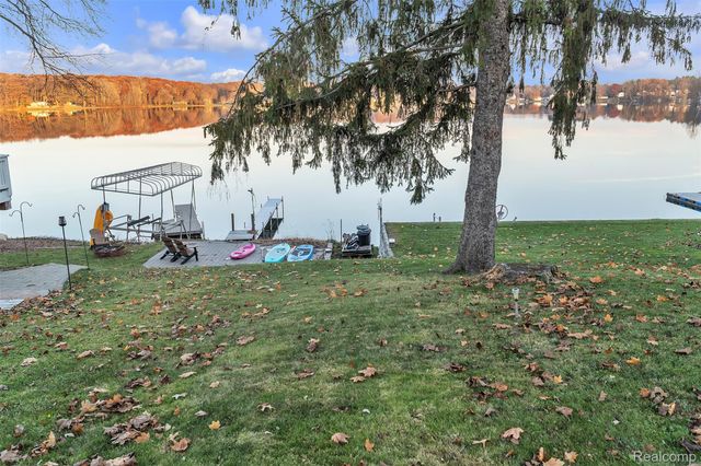 8165 Leonard Drive, Holly Township, MI 48442