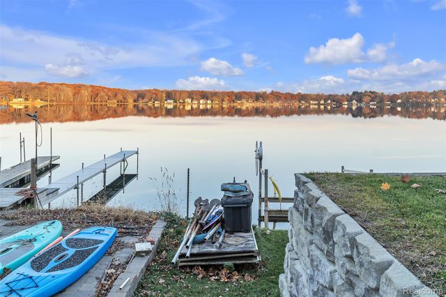 8165 Leonard Drive, Holly Township, MI 48442