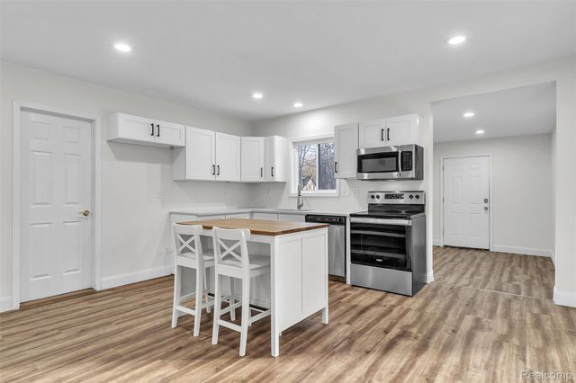 8165 Leonard Drive, Holly Township, MI 48442