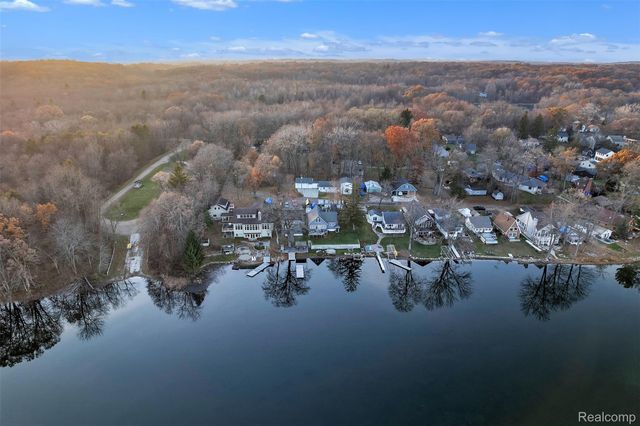 8165 Leonard Drive, Holly Township, MI 48442