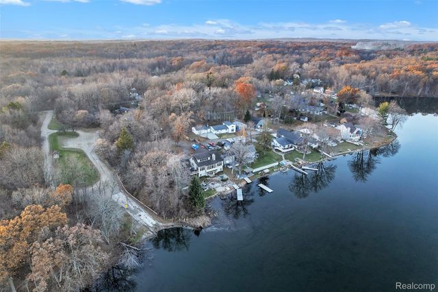 8165 Leonard Drive, Holly Township, MI 48442