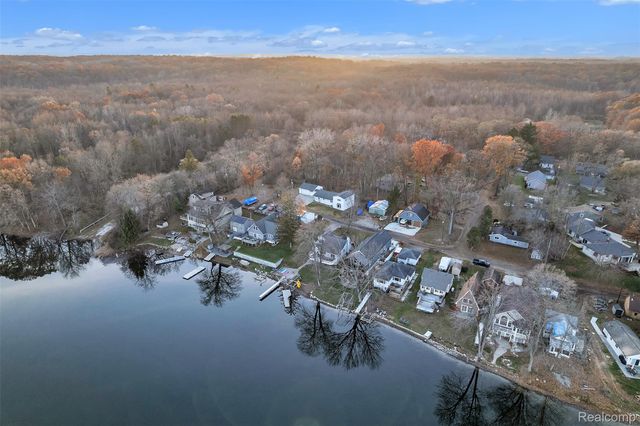 8165 Leonard Drive, Holly Township, MI 48442