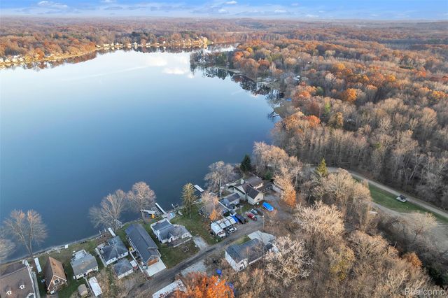 8165 Leonard Drive, Holly Township, MI 48442