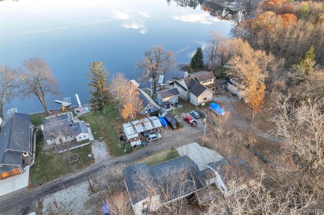8165 Leonard Drive, Holly Township, MI 48442