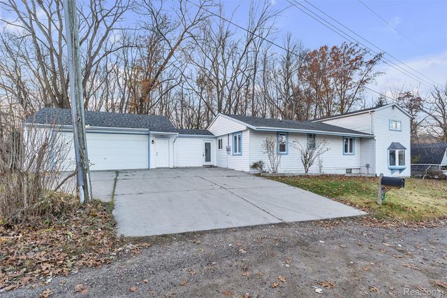 8165 Leonard Drive, Holly Township, MI 48442