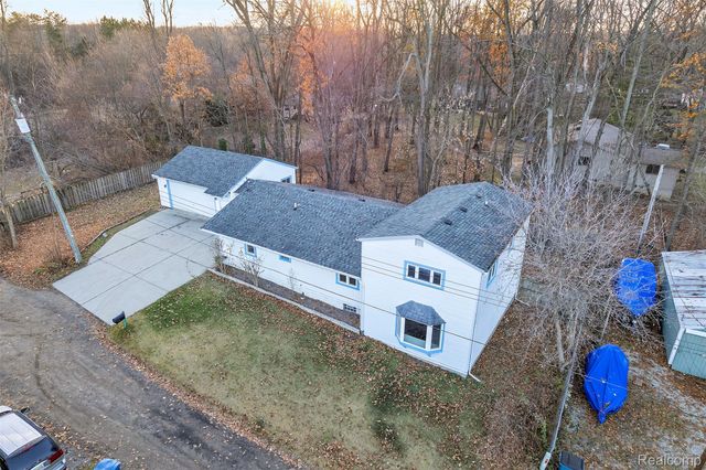 8165 Leonard Drive, Holly Township, MI 48442