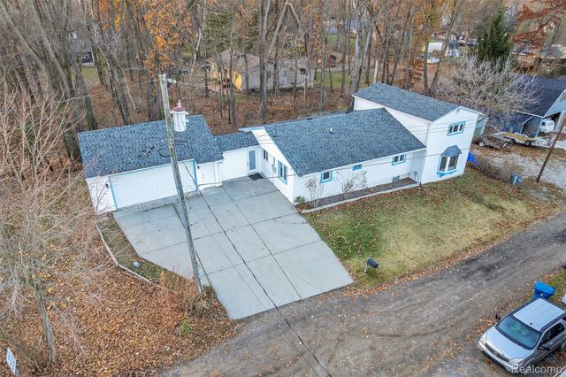8165 Leonard Drive, Holly Township, MI 48442