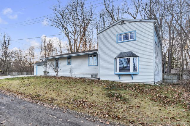 8165 Leonard Drive, Holly Township, MI 48442