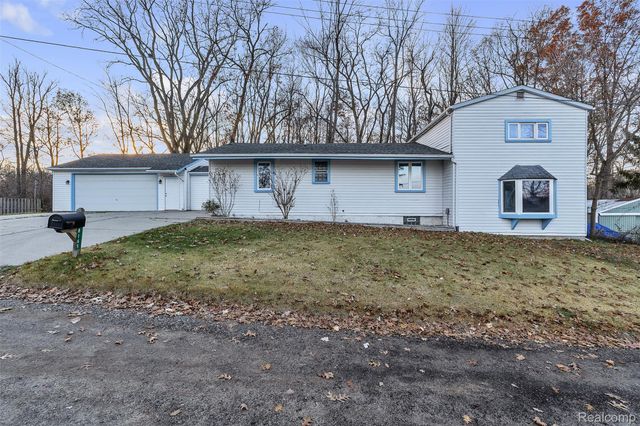 8165 Leonard Drive, Holly Township, MI 48442