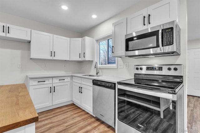 8165 Leonard Drive, Holly Township, MI 48442