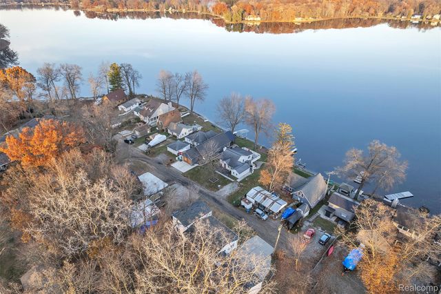 8165 Leonard Drive, Holly Township, MI 48442