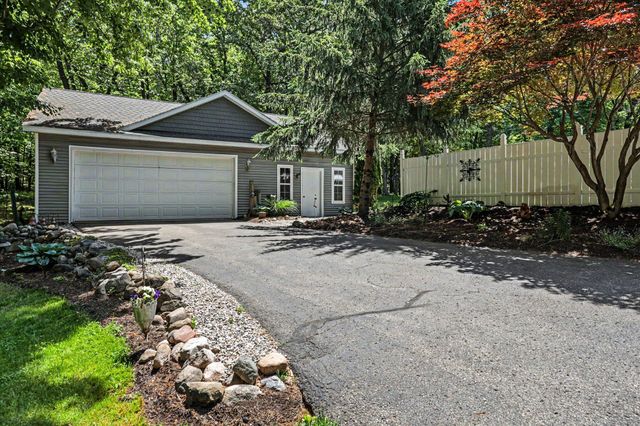 3169 Natures Place Drive SE, Lowell, MI 49331