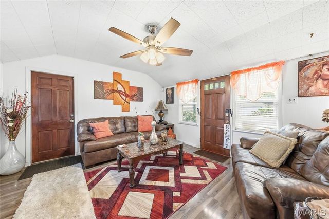 1225 Sunbeam Lane, St Louis, MO 63137