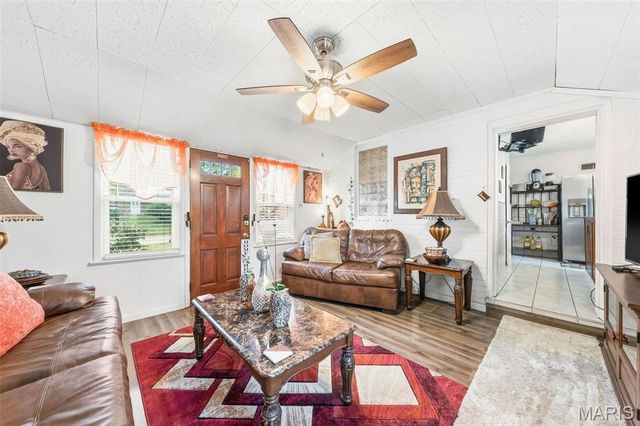 1225 Sunbeam Lane, St Louis, MO 63137