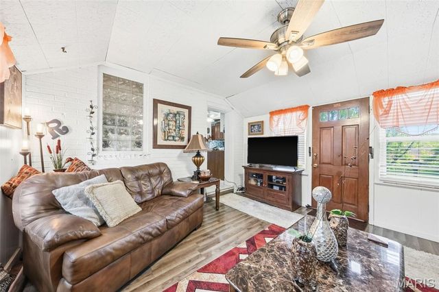 1225 Sunbeam Lane, St Louis, MO 63137