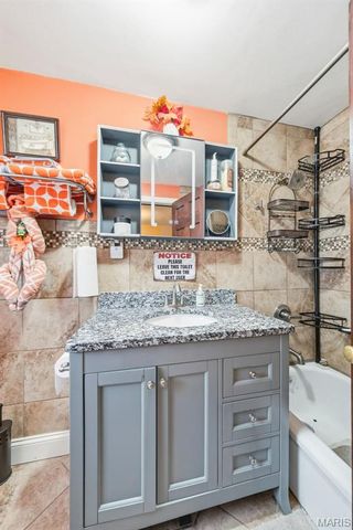 1225 Sunbeam Lane, St Louis, MO 63137