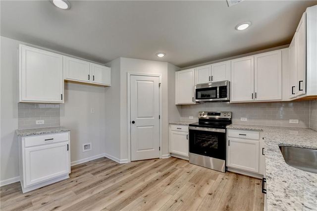 676 Rodeo Drive, Auburn, GA 30011