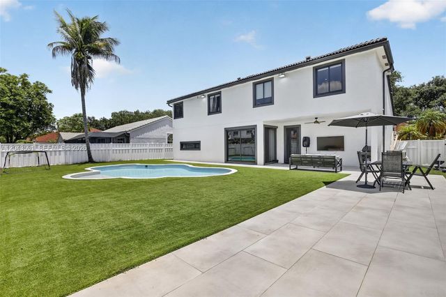 10746 Charleston Place, Cooper City, FL 33026