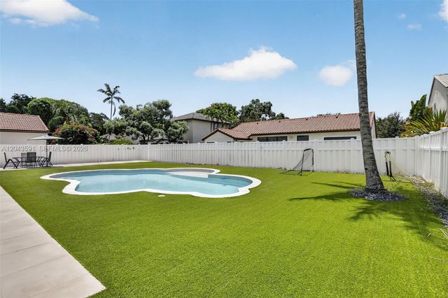 10746 Charleston Place, Cooper City, FL 33026