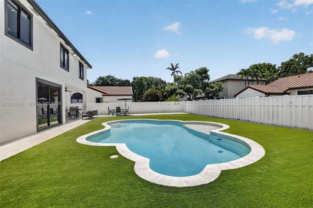 10746 Charleston Place, Cooper City, FL 33026