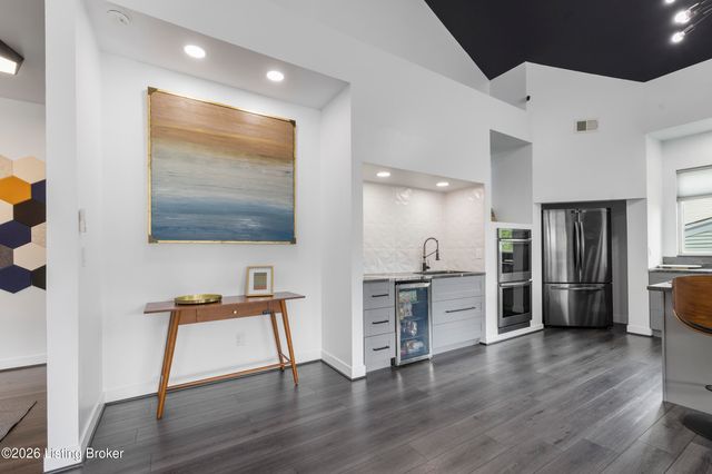 904 W Riverside Dr, Louisville, KY 40207