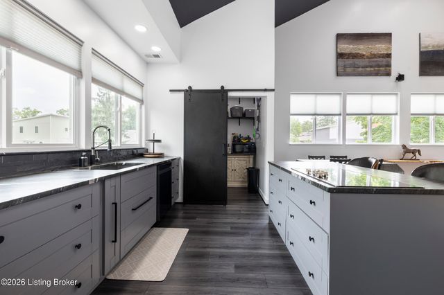 904 W Riverside Dr, Louisville, KY 40207