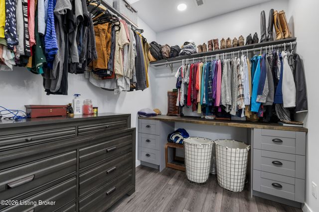 904 W Riverside Dr, Louisville, KY 40207