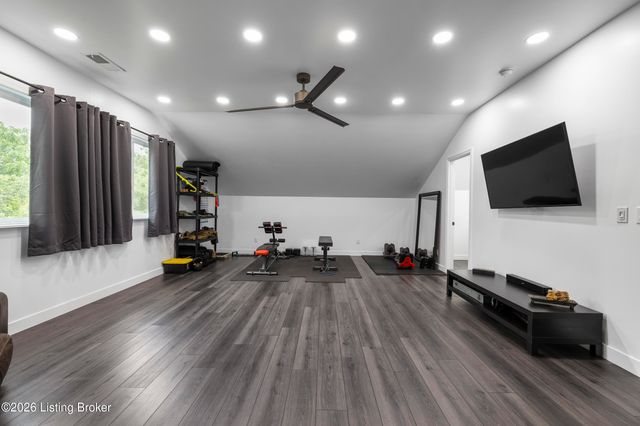 904 W Riverside Dr, Louisville, KY 40207