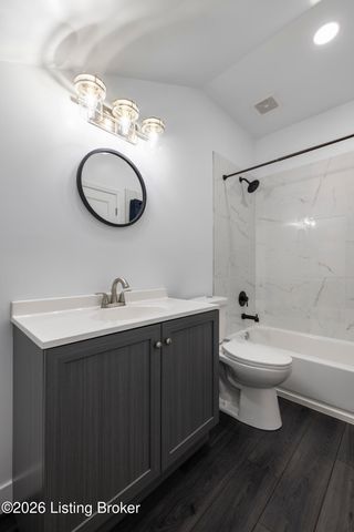 904 W Riverside Dr, Louisville, KY 40207