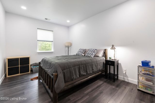 904 W Riverside Dr, Louisville, KY 40207