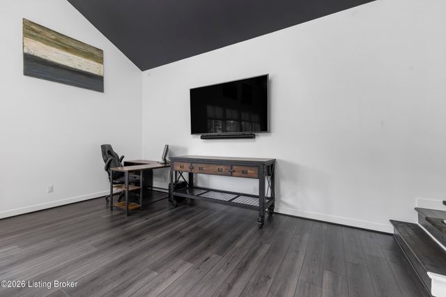 904 W Riverside Dr, Louisville, KY 40207