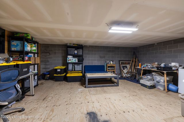 904 W Riverside Dr, Louisville, KY 40207