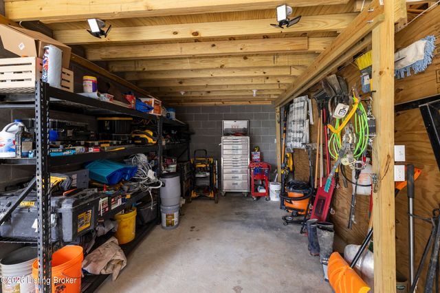 904 W Riverside Dr, Louisville, KY 40207