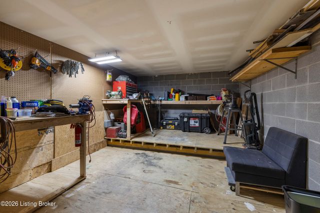 904 W Riverside Dr, Louisville, KY 40207