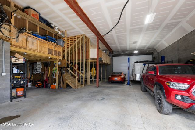 904 W Riverside Dr, Louisville, KY 40207