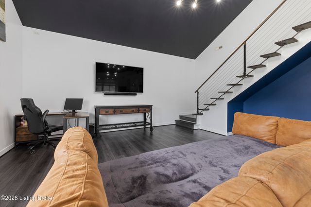 904 W Riverside Dr, Louisville, KY 40207