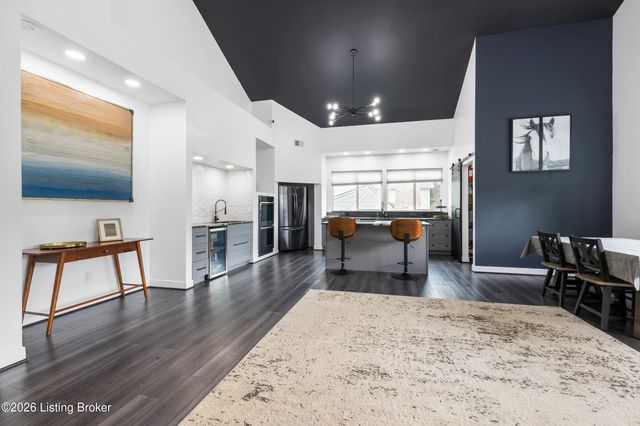 904 W Riverside Dr, Louisville, KY 40207