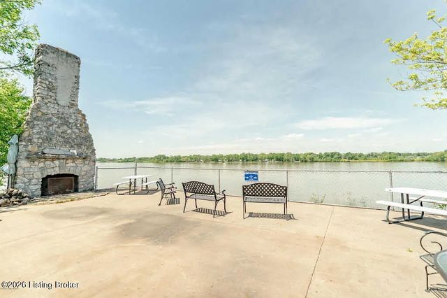 904 W Riverside Dr, Louisville, KY 40207