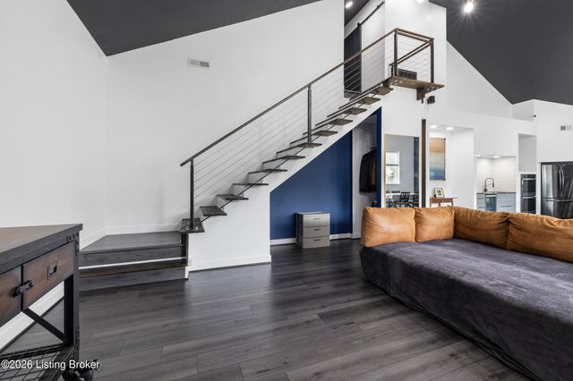 904 W Riverside Dr, Louisville, KY 40207