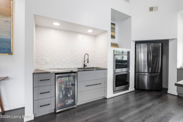 904 W Riverside Dr, Louisville, KY 40207