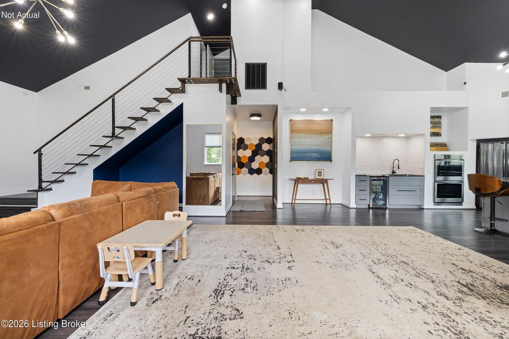 904 W Riverside Dr, Louisville, KY 40207