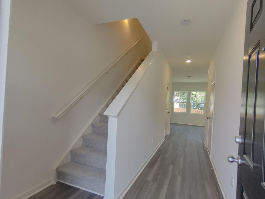 Image 11 of property listing at 8867 Salamander Road 19, North Charleston, SC 29406