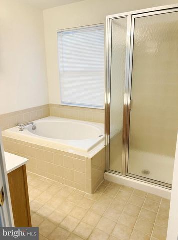 13595 BATHGATE DR, Herndon, VA 20171