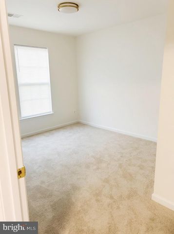 13595 BATHGATE DR, Herndon, VA 20171