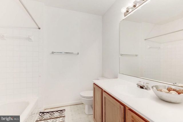 13595 BATHGATE DR, Herndon, VA 20171