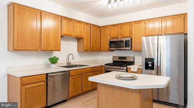 13595 BATHGATE DR, Herndon, VA 20171