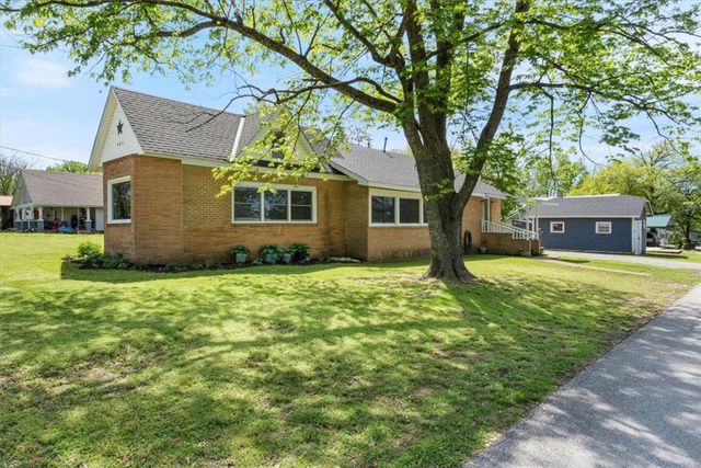 501 SE Main Street, Gravette, AR 72736