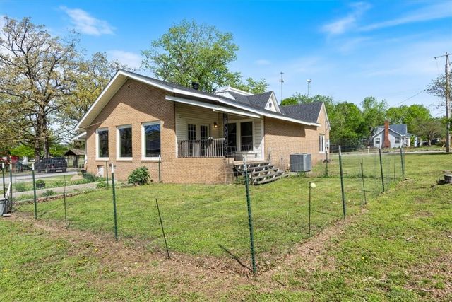 501 SE Main Street, Gravette, AR 72736